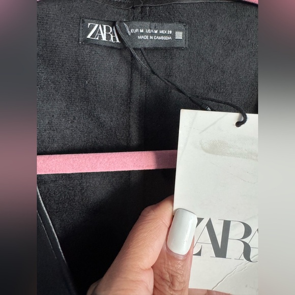 Zara Black Pleated Dress with zipper on the side. - Picture 5 of 6